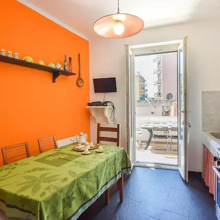 Appartement 3 Bedroom Amazing In Gênes